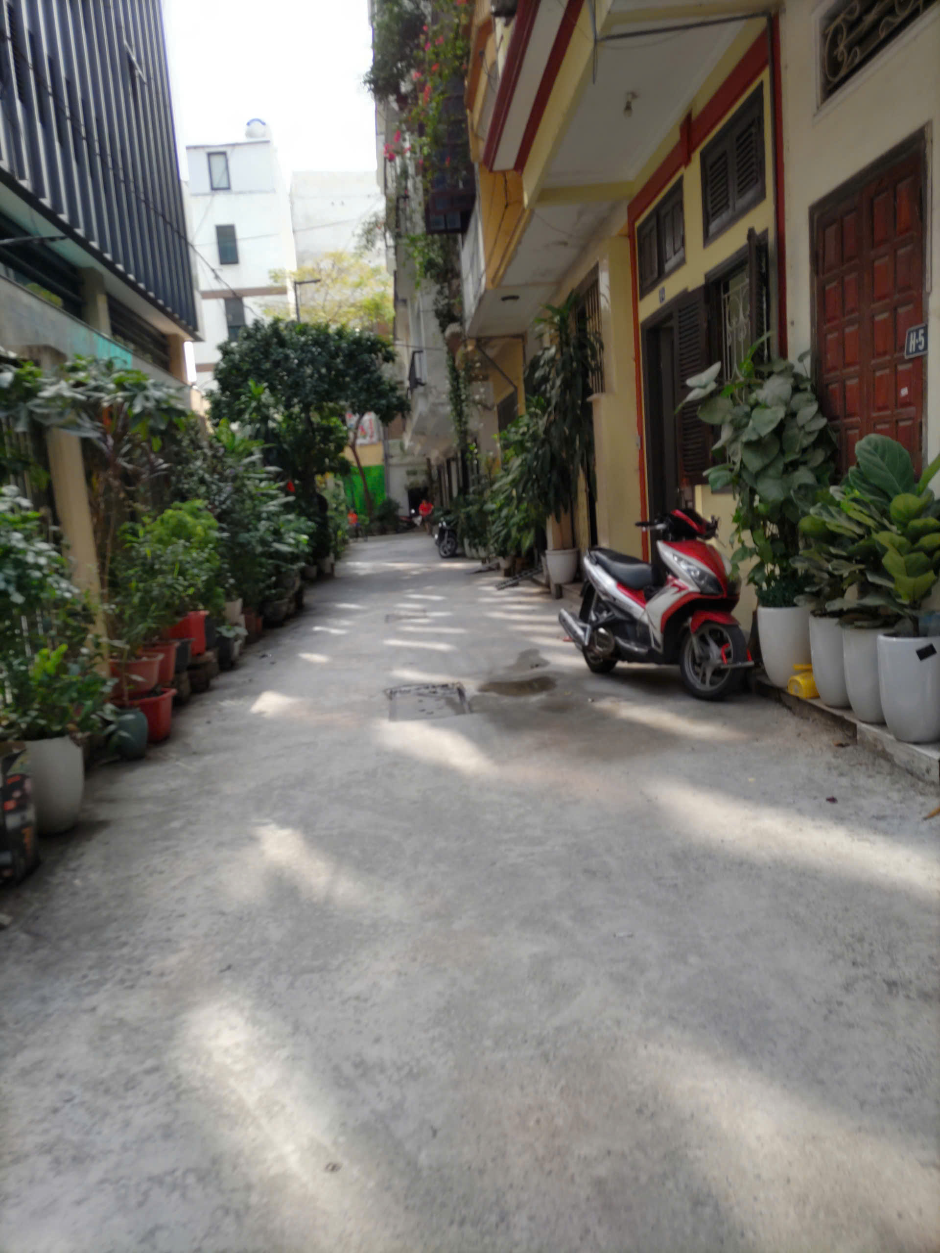 Đăng tin giúp hàng xóm: Căn hộ tập thể ngõ 6 Tôn Thất Tùng, 100 m2, 3ph ngủ, đủ công năng, nội thất tầm trung chỉ sẵn dùng, trên 3tỷ